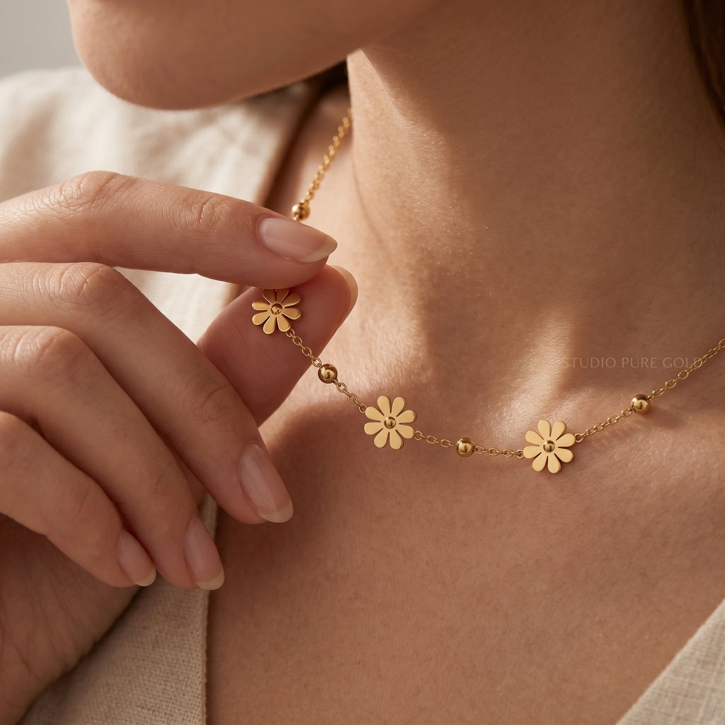 Dainty Daisy Station Necklace