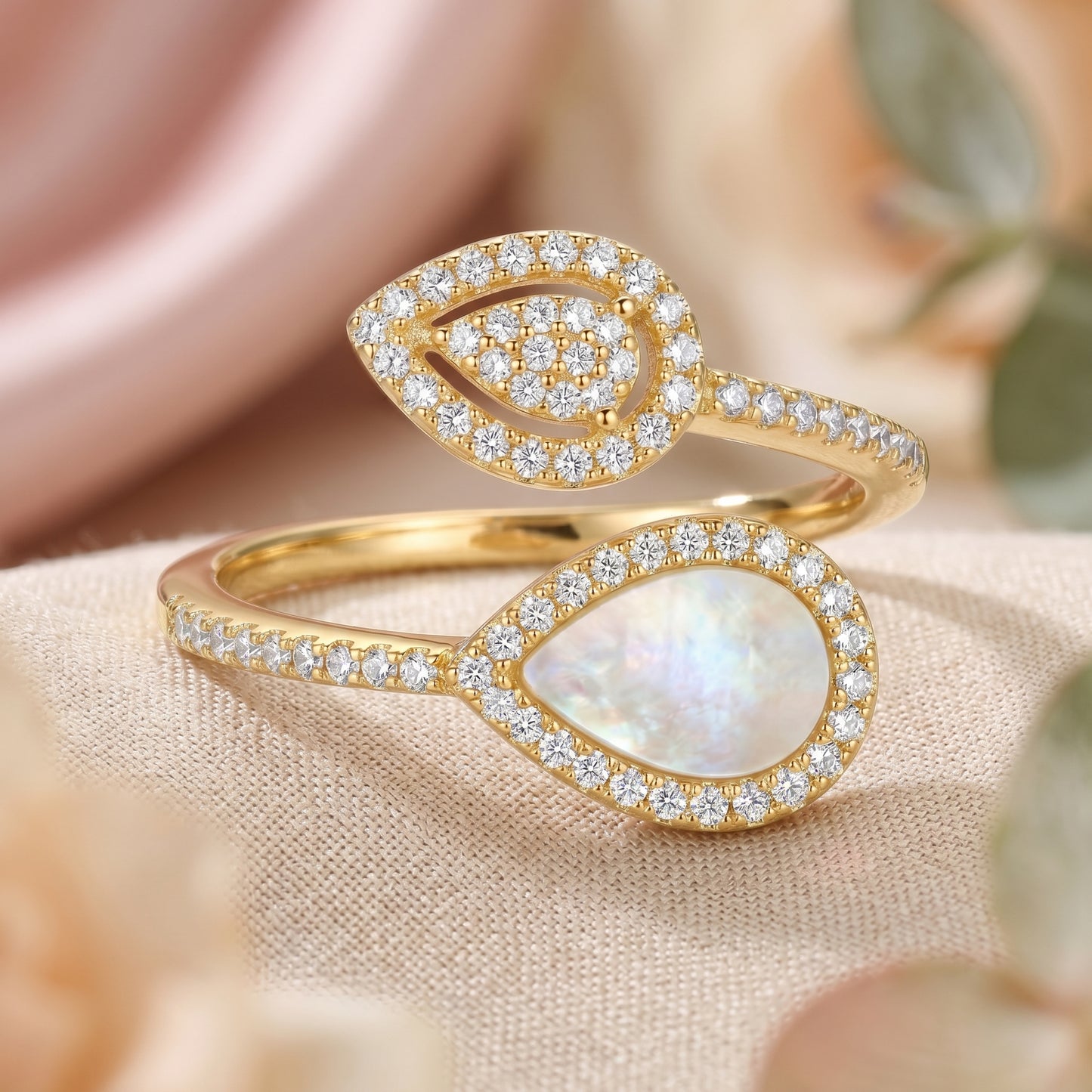Elegant Pear-Cut Toi et Moi Bypass Ring