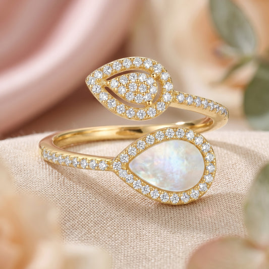 Elegant Pear-Cut Toi et Moi Bypass Ring